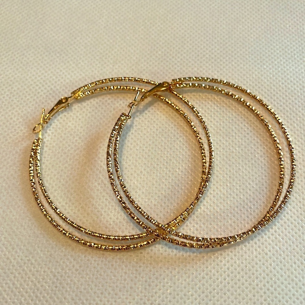 5 Pair Earring Set - Goldtone - Large Hoops NWOT - Picture 5 of 6